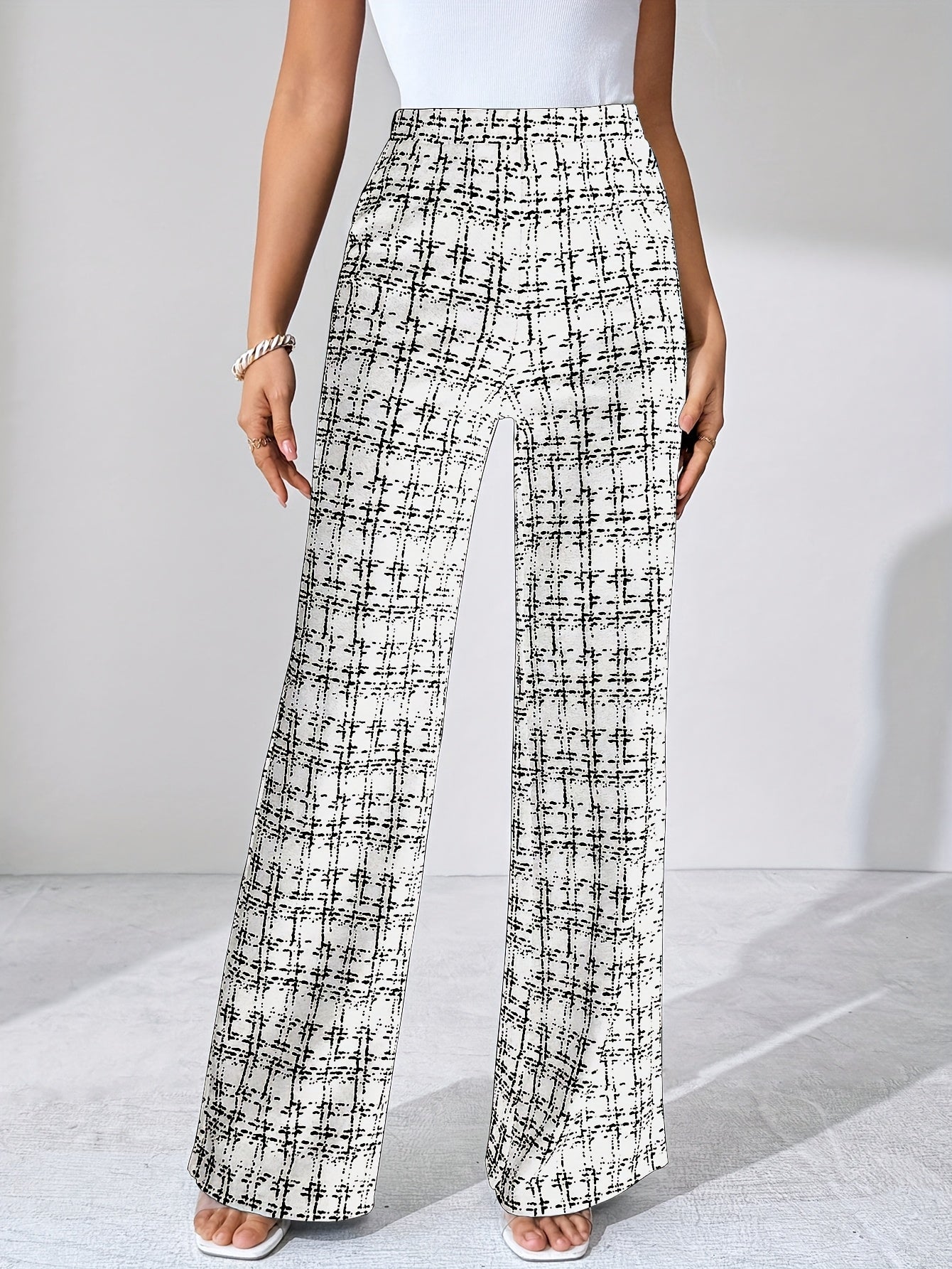 Geruite™ | Vrouwen Zwart-witte Geruite Flared Broek