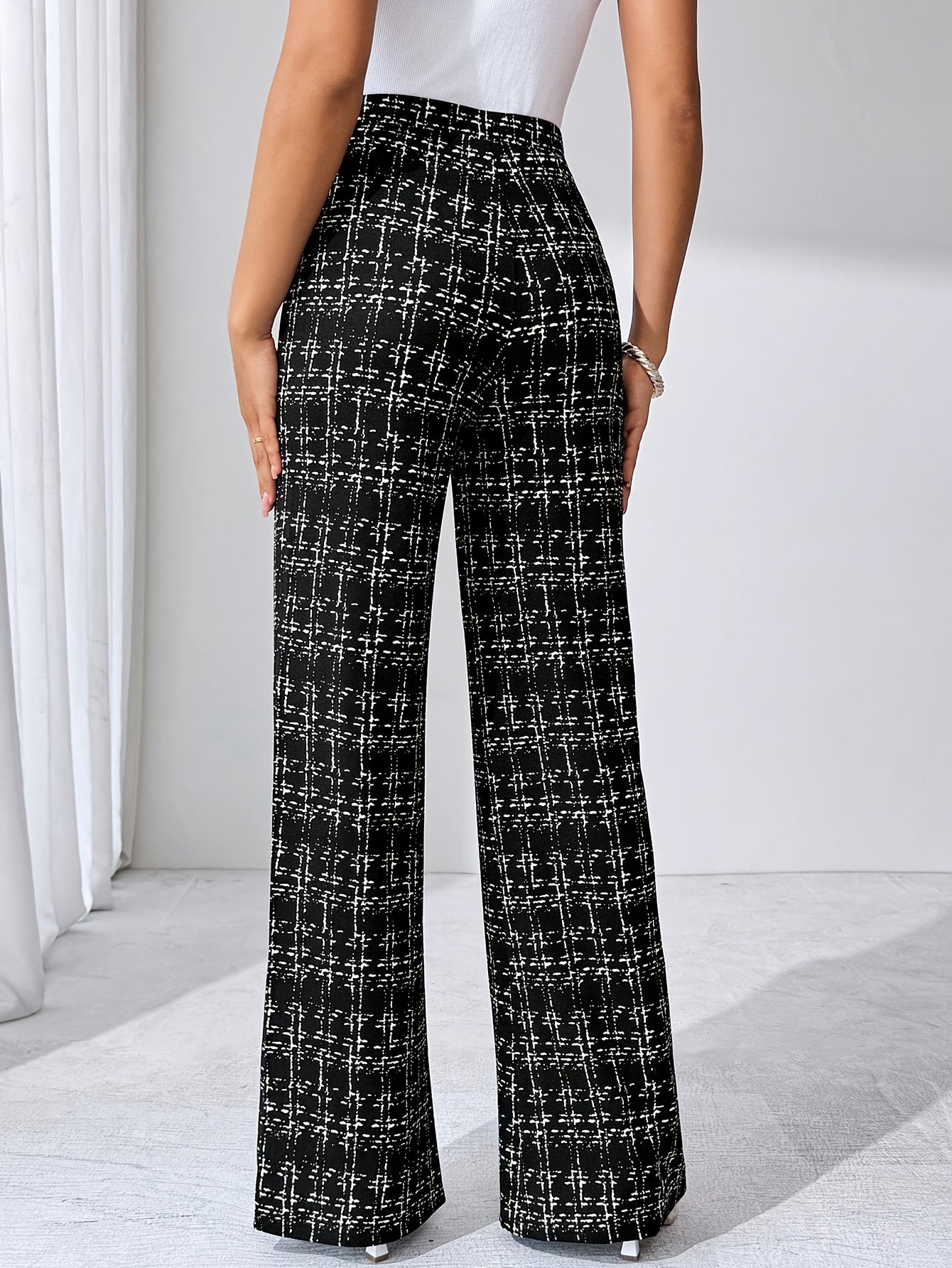 Geruite™ | Vrouwen Zwart-witte Geruite Flared Broek