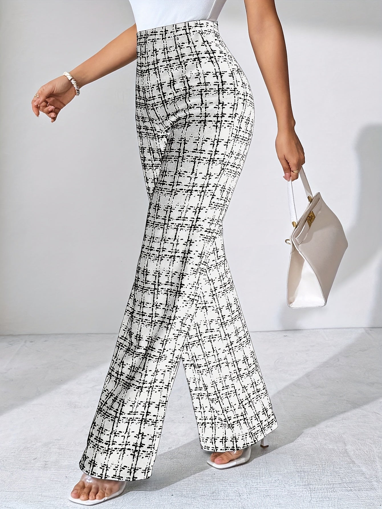 Geruite™ | Vrouwen Zwart-witte Geruite Flared Broek