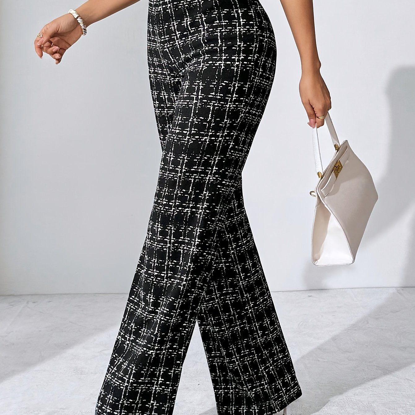 Geruite™ | Vrouwen Zwart-witte Geruite Flared Broek